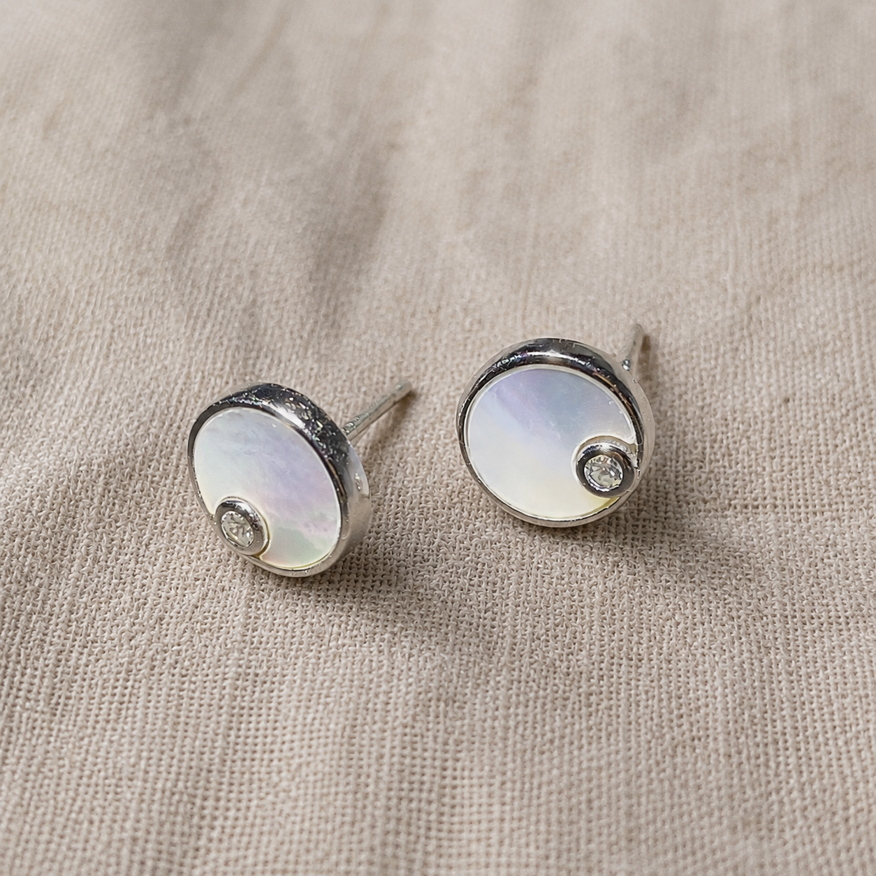 Luna Mother-of-Pearl Stud Earrings in S925 Sterling Silver