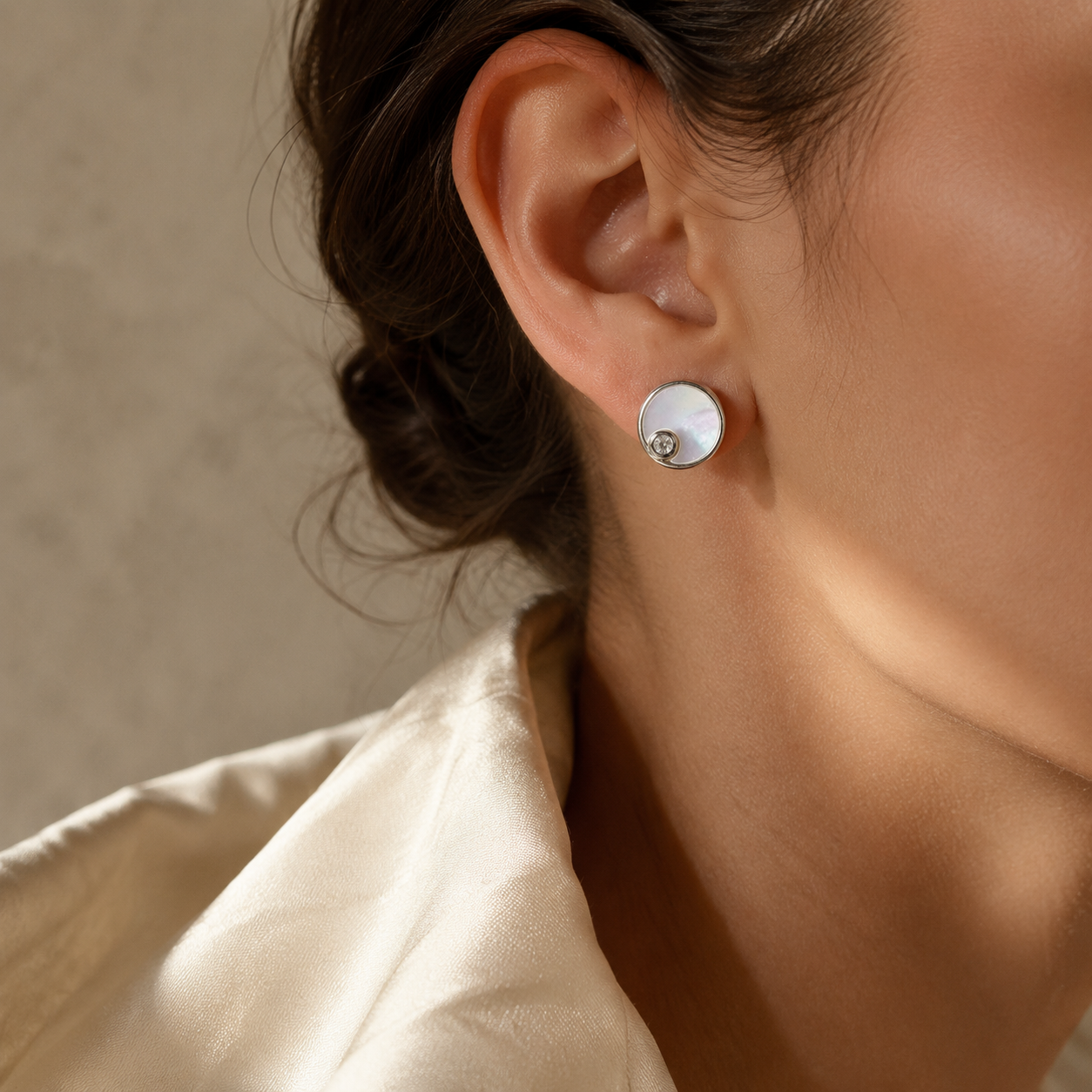 Luna Mother-of-Pearl Stud Earrings in S925 Sterling Silver